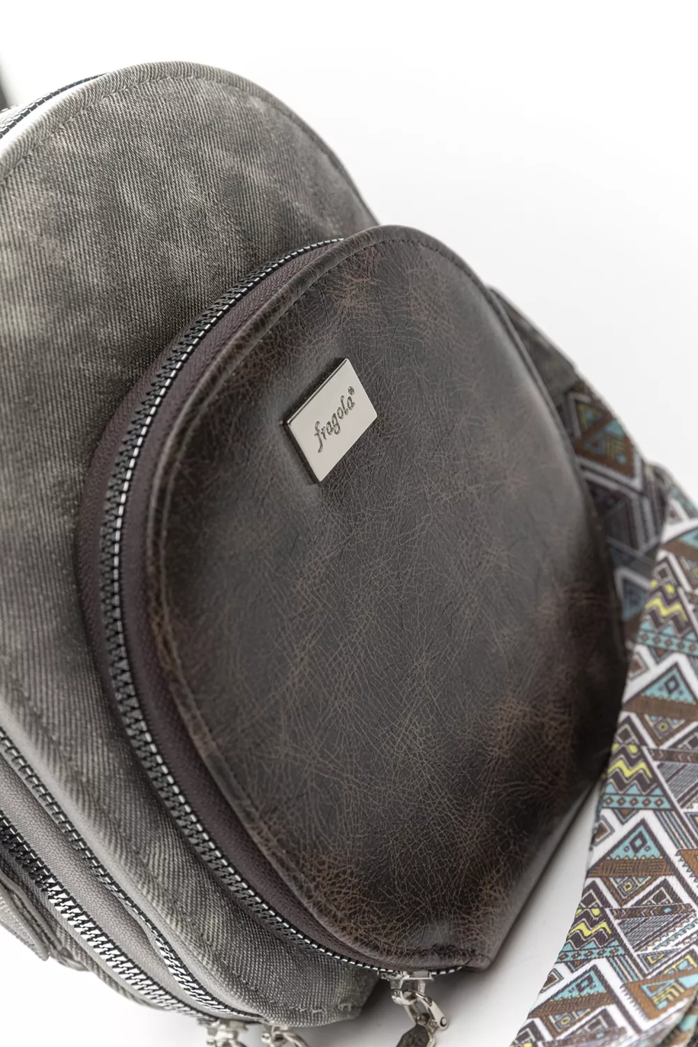 Χιαστί τριθέσιο τσαντάκι με ιμάντα οβάλ