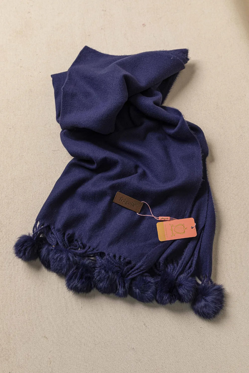 Πασμίνα με pom pom Πασμίνα με pom pom