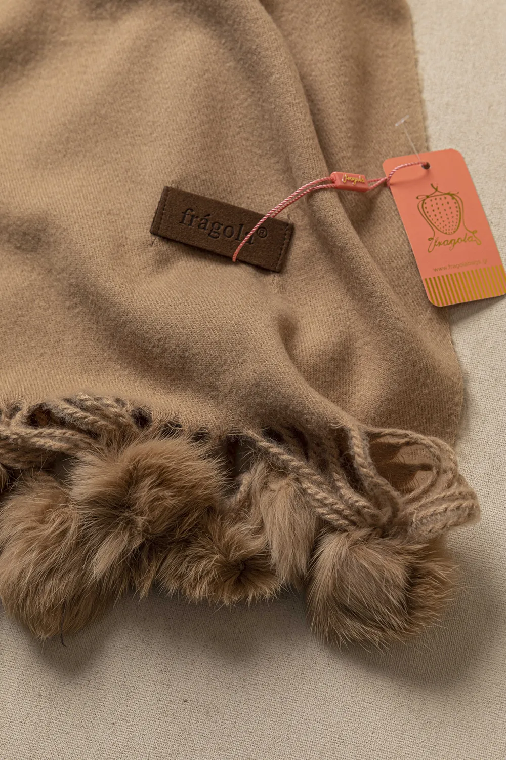 Πασμίνα με pom pom Πασμίνα με pom pom