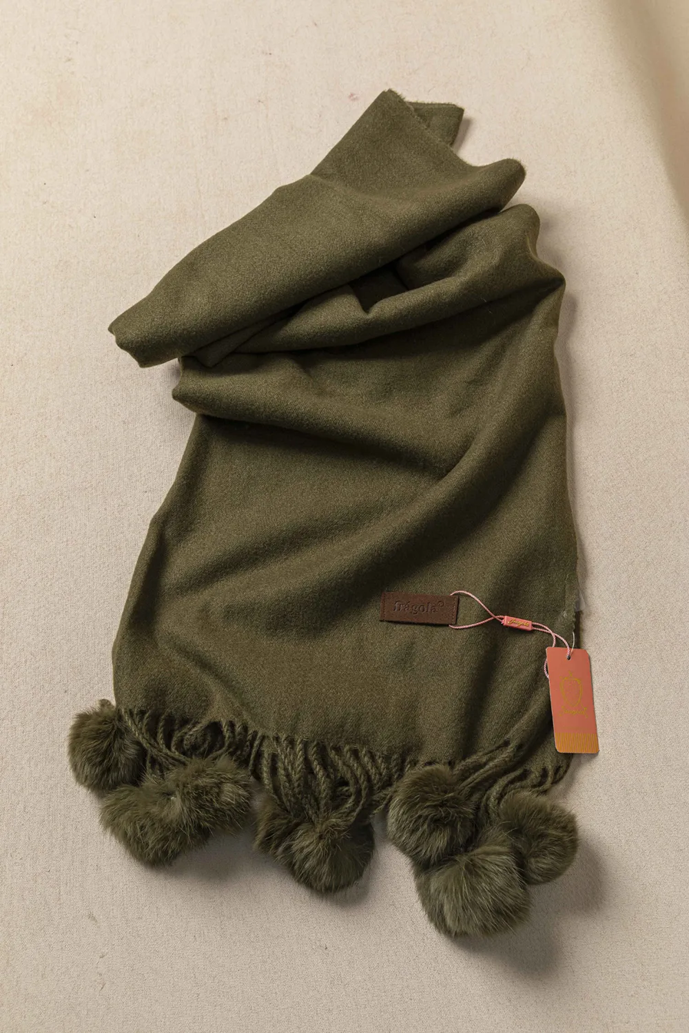 Πασμίνα με pom pom Πασμίνα με pom pom