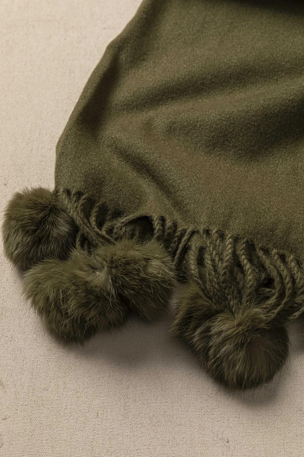 Πασμίνα με pom pom Πασμίνα με pom pom