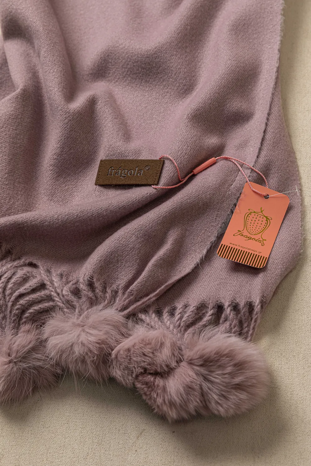 Πασμίνα με pom pom Πασμίνα με pom pom