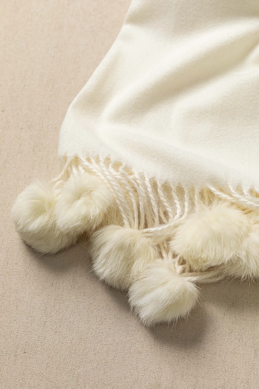 Πασμίνα με pom pom Πασμίνα με pom pom