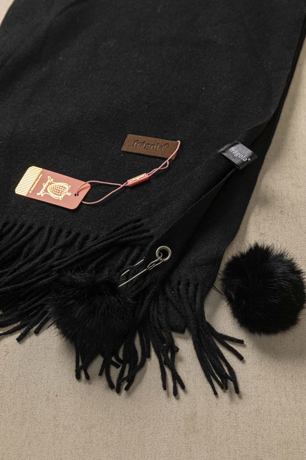 Πασμίνα με μεγάλα Pom pom Πασμίνα με μεγάλα Pom pom