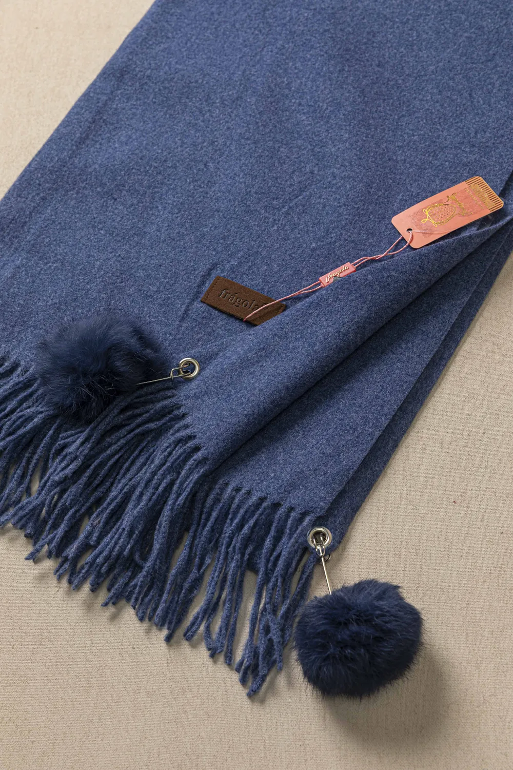 Πασμίνα με μεγάλα Pom pom Πασμίνα με μεγάλα Pom pom