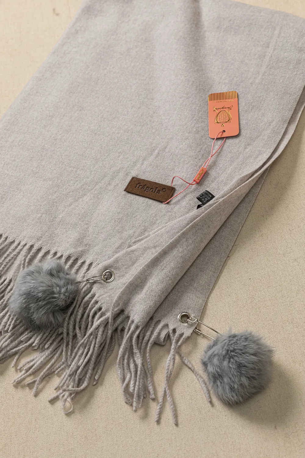 Πασμίνα με μεγάλα Pom pom Πασμίνα με μεγάλα Pom pom