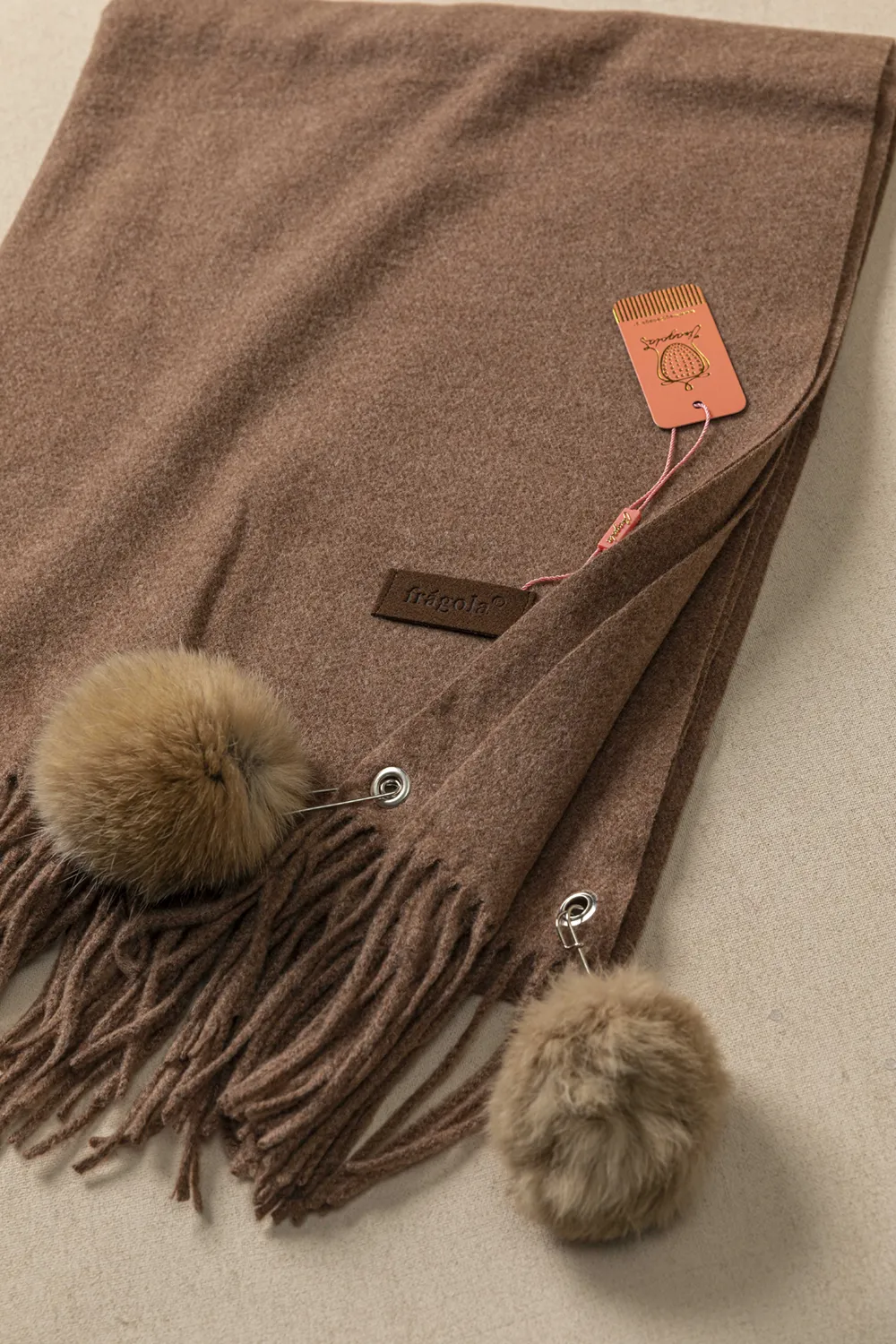 Πασμίνα με μεγάλα Pom pom Πασμίνα με μεγάλα Pom pom