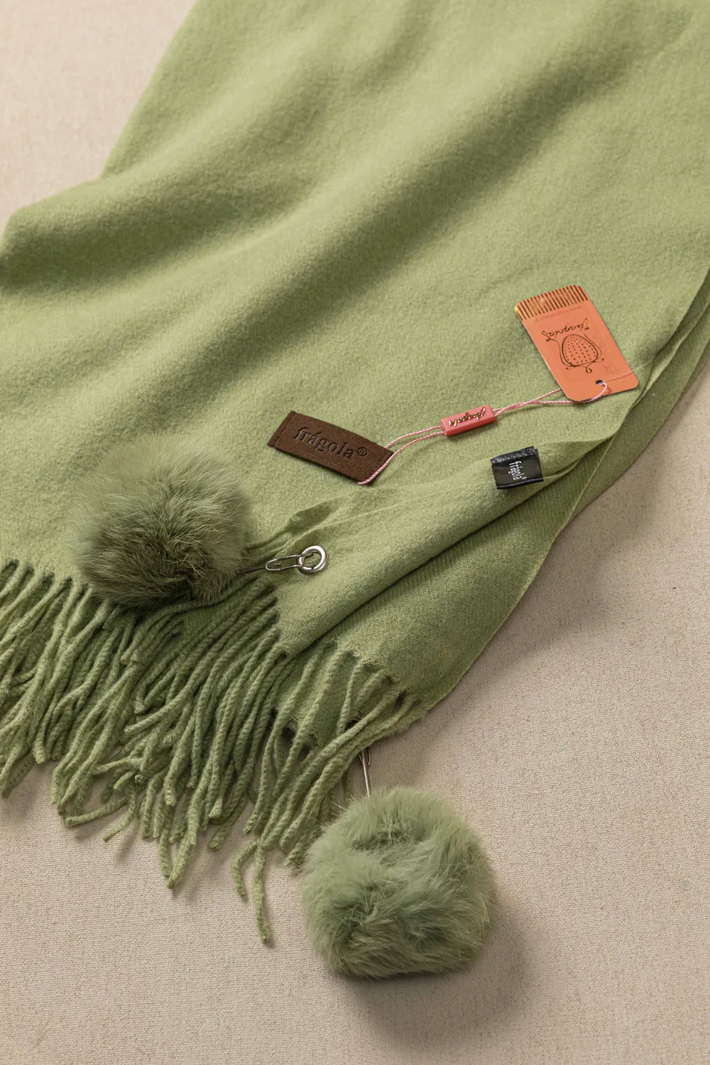 Πασμίνα με μεγάλα Pom pom Πασμίνα με μεγάλα Pom pom