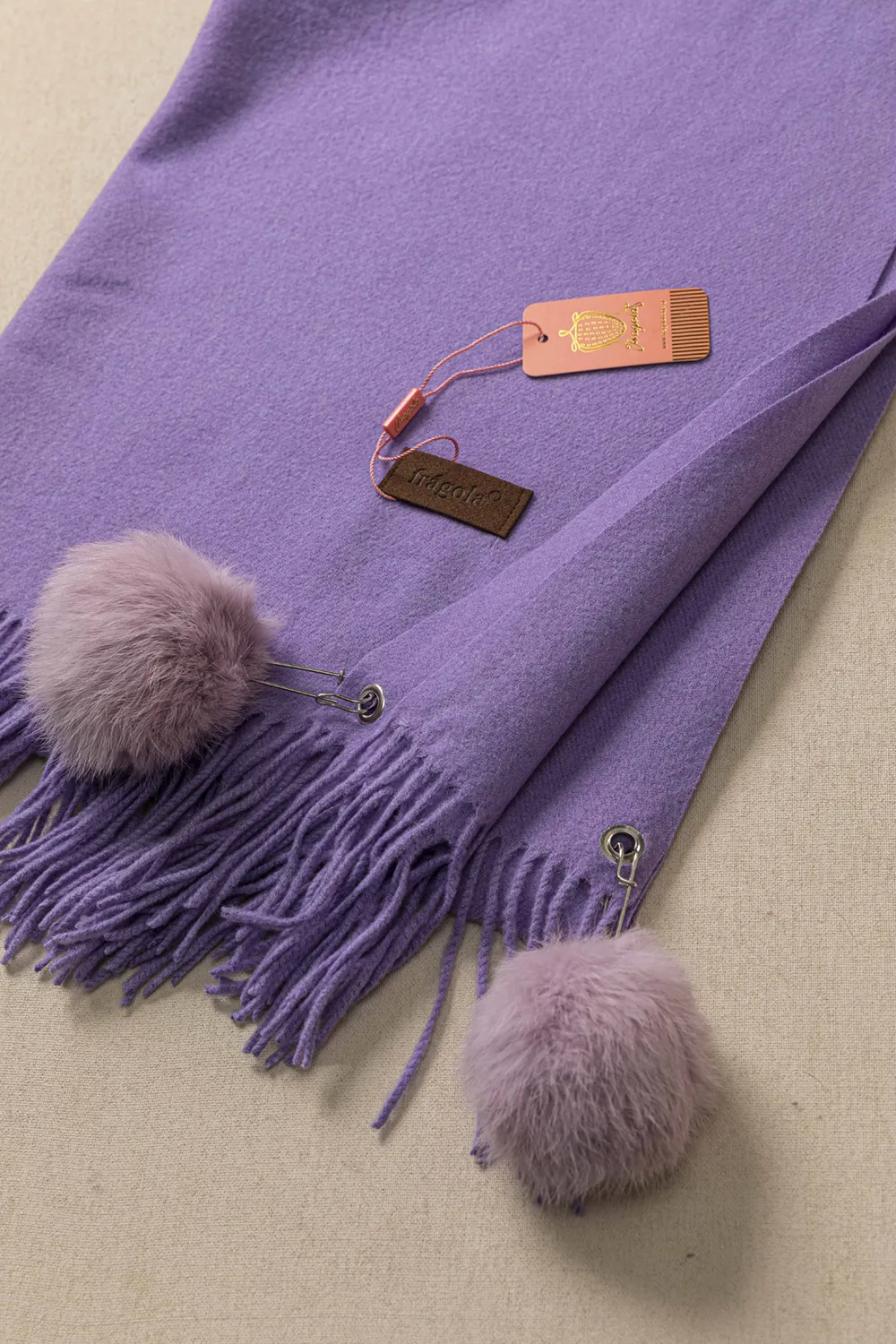 Πασμίνα με μεγάλα Pom pom Πασμίνα με μεγάλα Pom pom