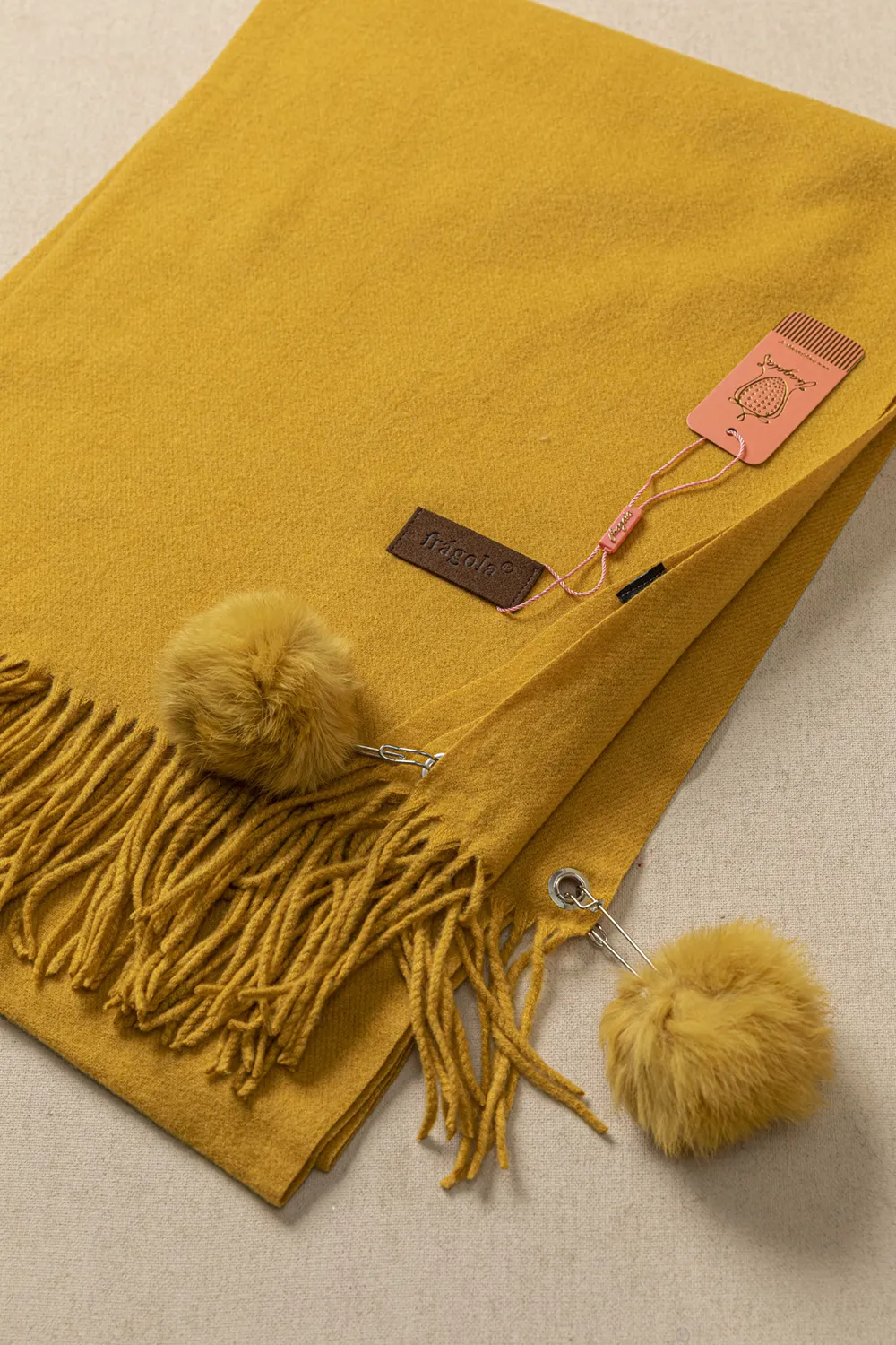 Πασμίνα με μεγάλα Pom pom Πασμίνα με μεγάλα Pom pom