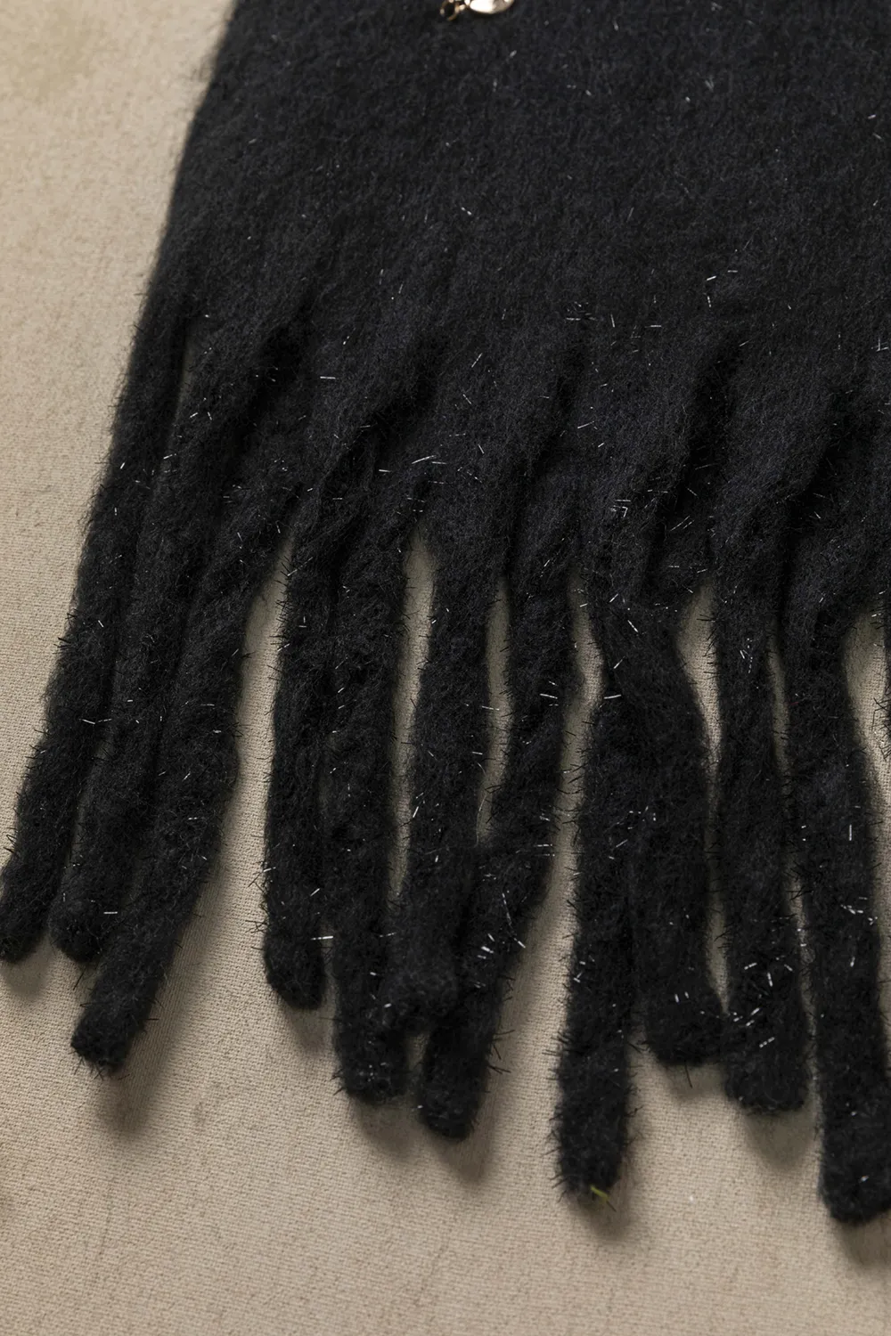 Κουβέρτα-πασμίνα με ασημένιες κλωστές Κουβέρτα-πασμίνα με ασημένιες κλωστές