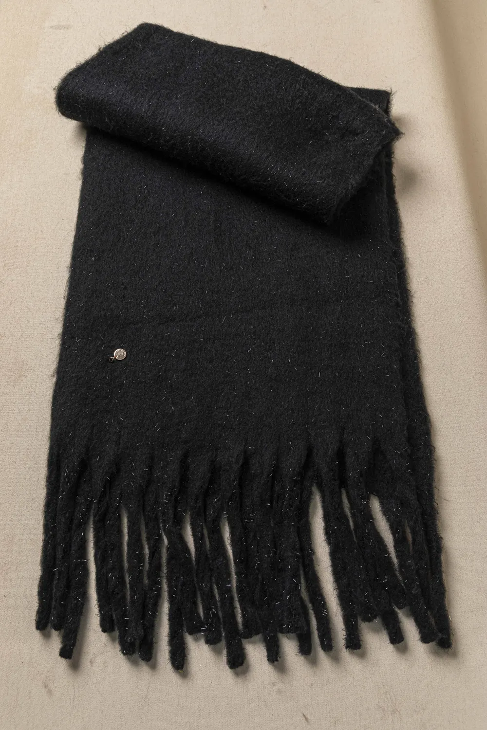 Κουβέρτα-πασμίνα με ασημένιες κλωστές Κουβέρτα-πασμίνα με ασημένιες κλωστές