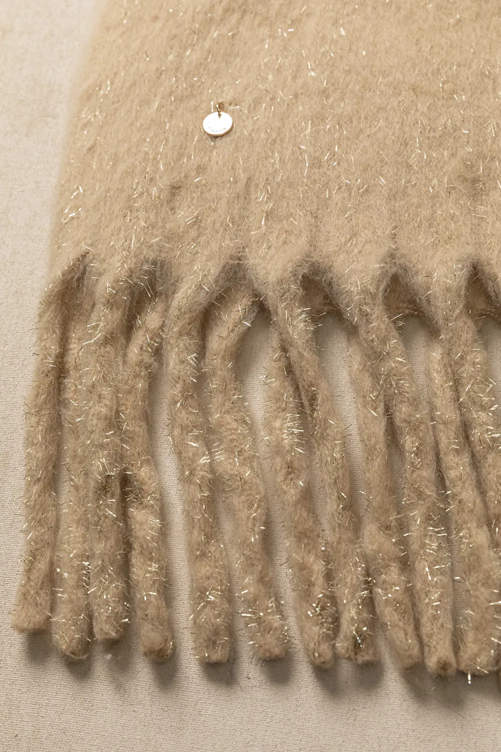 Κουβέρτα-πασμίνα με ασημένιες κλωστές Κουβέρτα-πασμίνα με ασημένιες κλωστές