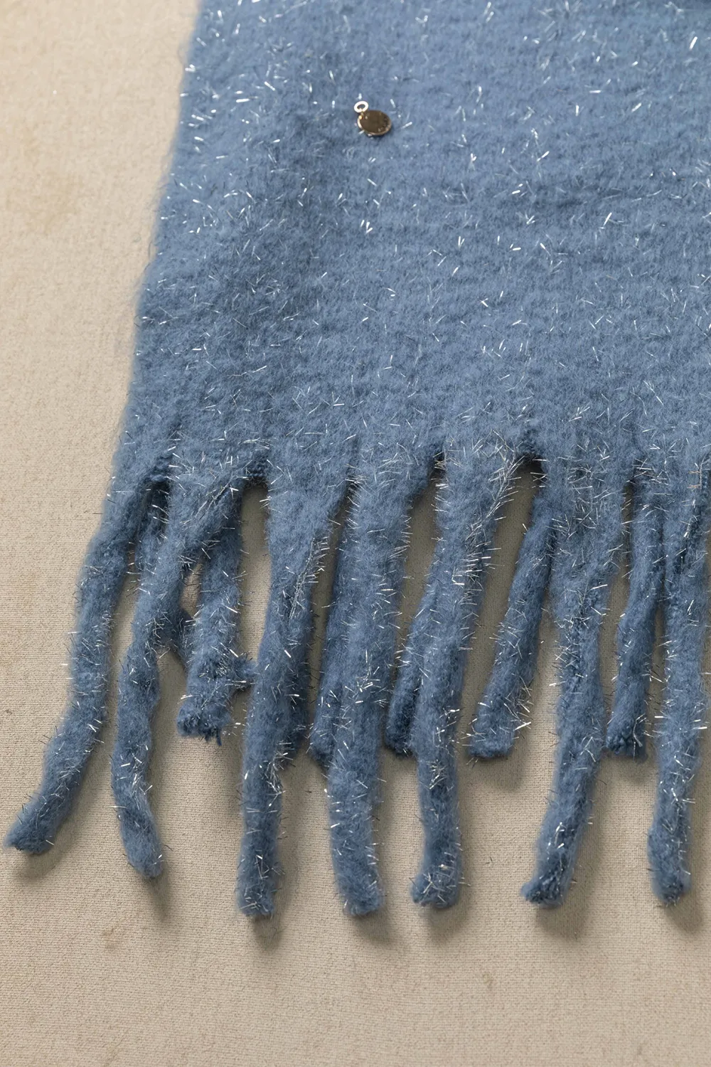 Κουβέρτα-πασμίνα με ασημένιες κλωστές Κουβέρτα-πασμίνα με ασημένιες κλωστές