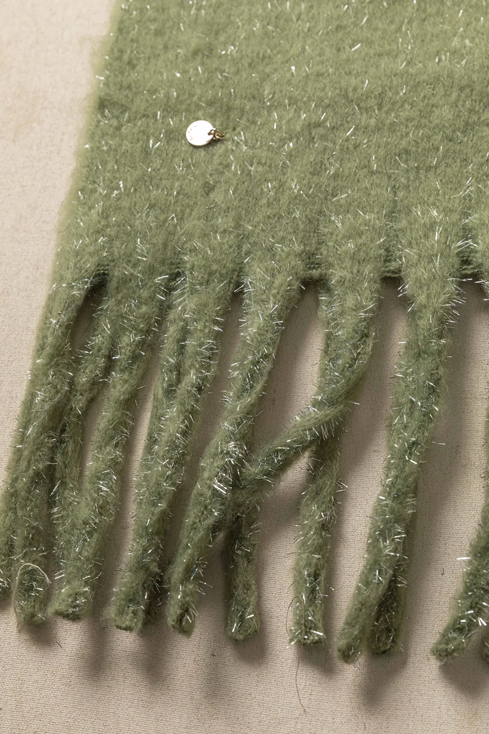 Κουβέρτα-πασμίνα με ασημένιες κλωστές Κουβέρτα-πασμίνα με ασημένιες κλωστές