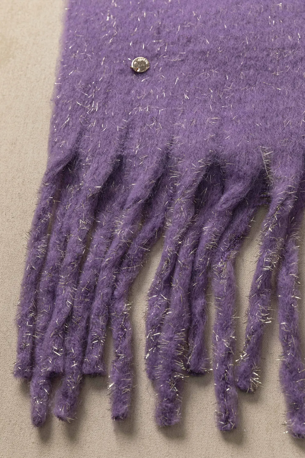 Κουβέρτα-πασμίνα με ασημένιες κλωστές Κουβέρτα-πασμίνα με ασημένιες κλωστές