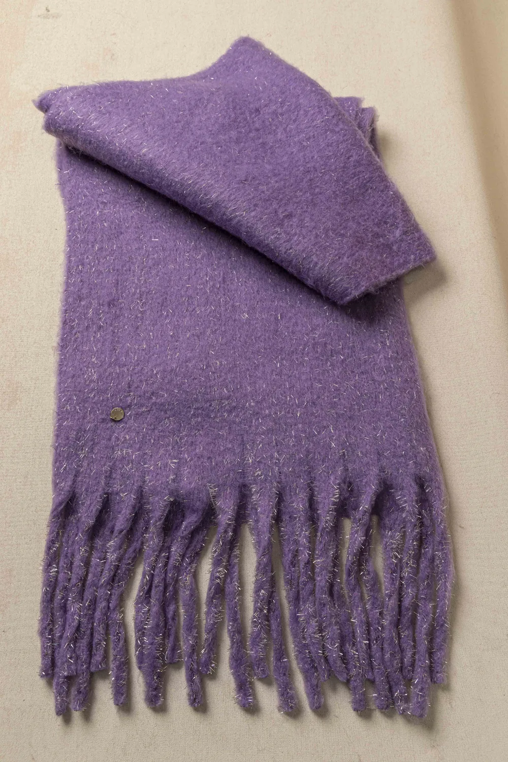 Κουβέρτα-πασμίνα με ασημένιες κλωστές Κουβέρτα-πασμίνα με ασημένιες κλωστές