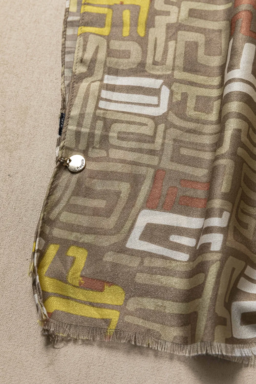 Πασμίνα με συμπαγή φλατ πλέξη Πασμίνα με συμπαγή φλατ πλέξη