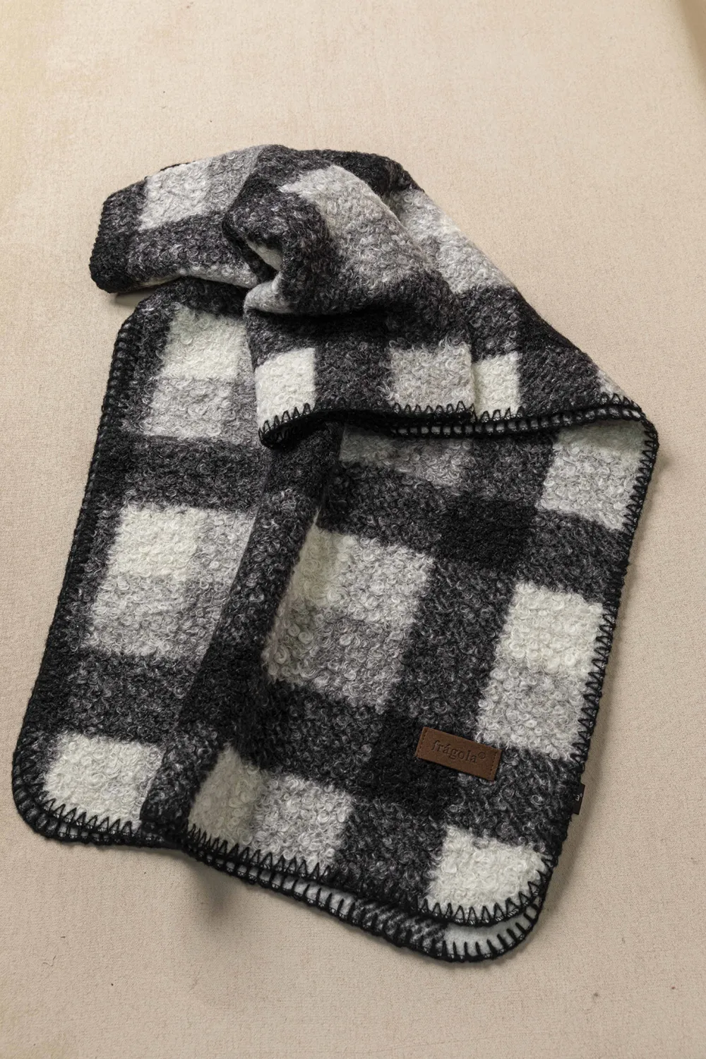 Πασμίνα με μπουκλέ υφή square print