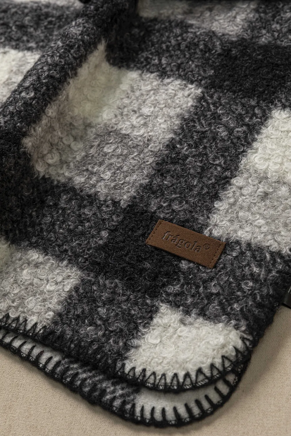 Πασμίνα με μπουκλέ υφή square print