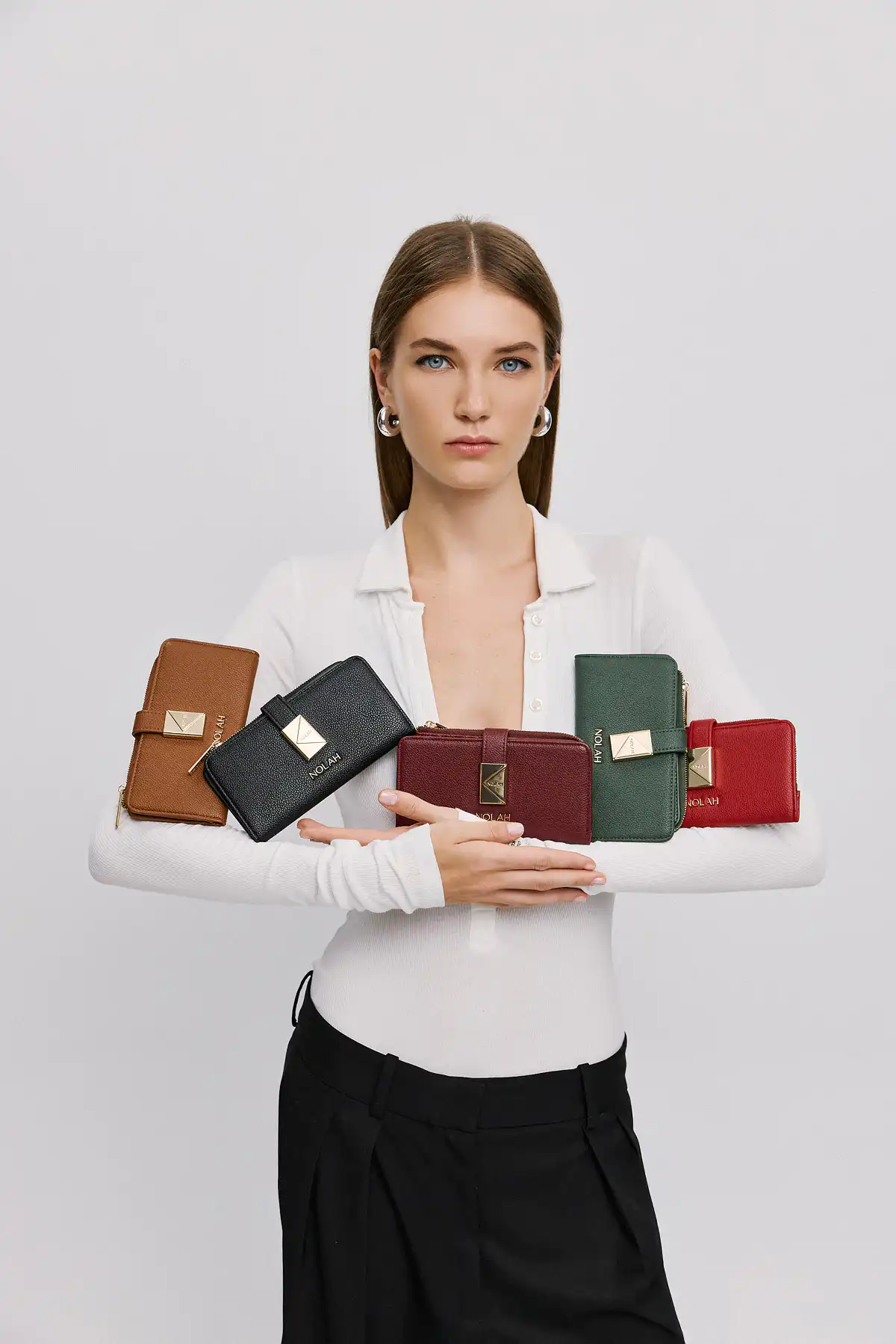 Savvina Burgundy Light Gold