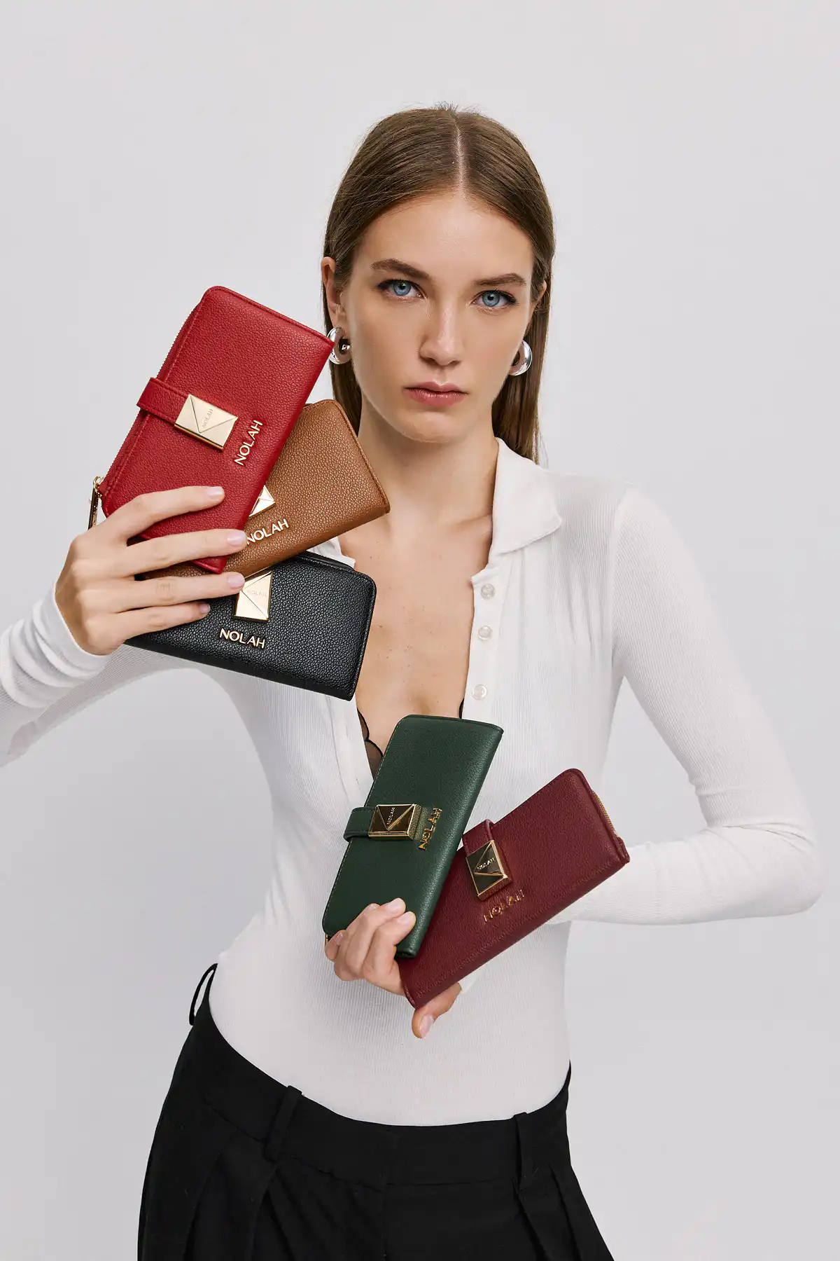 Savvina Burgundy Light Gold