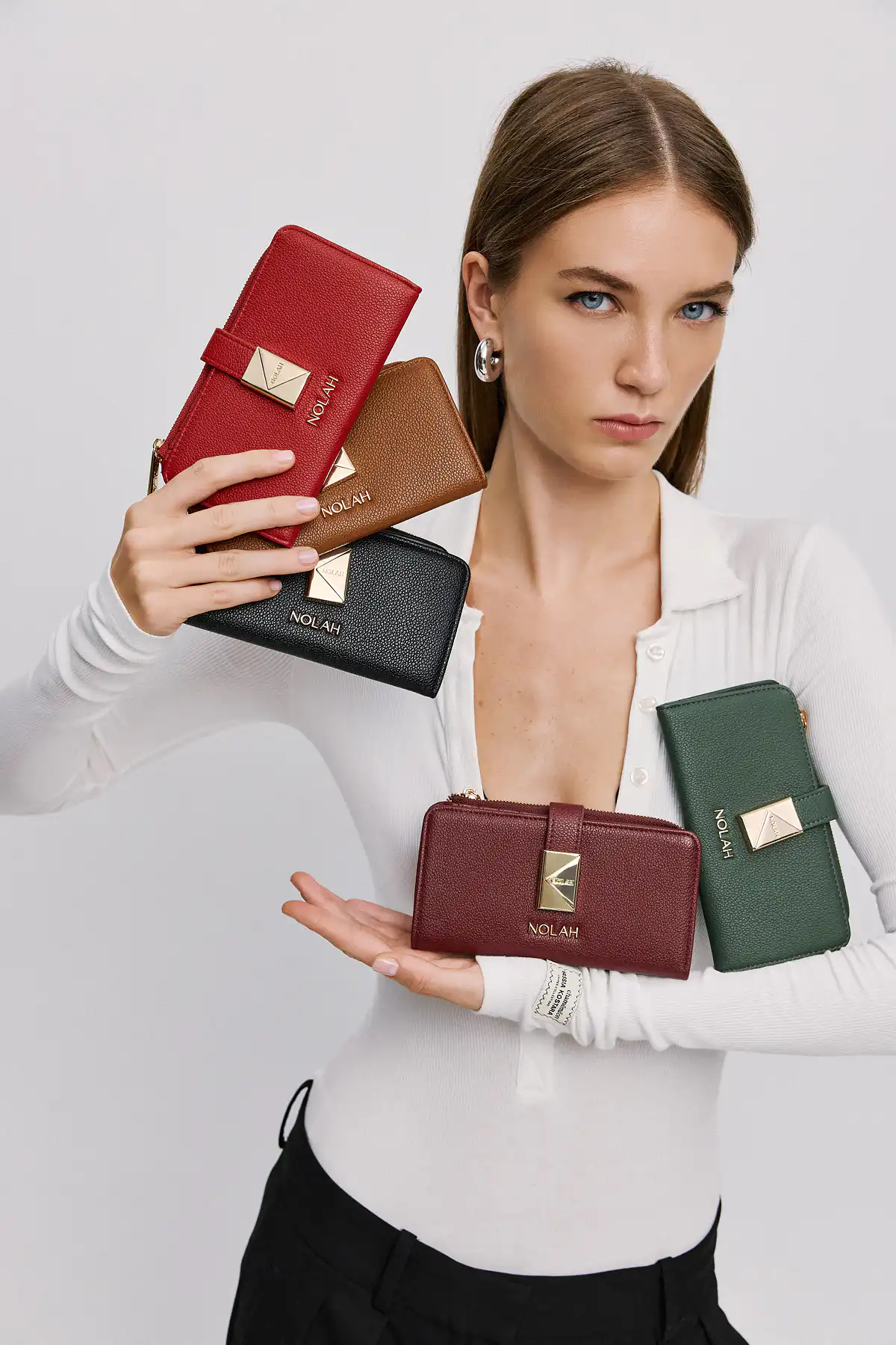 Savvina Burgundy Light Gold