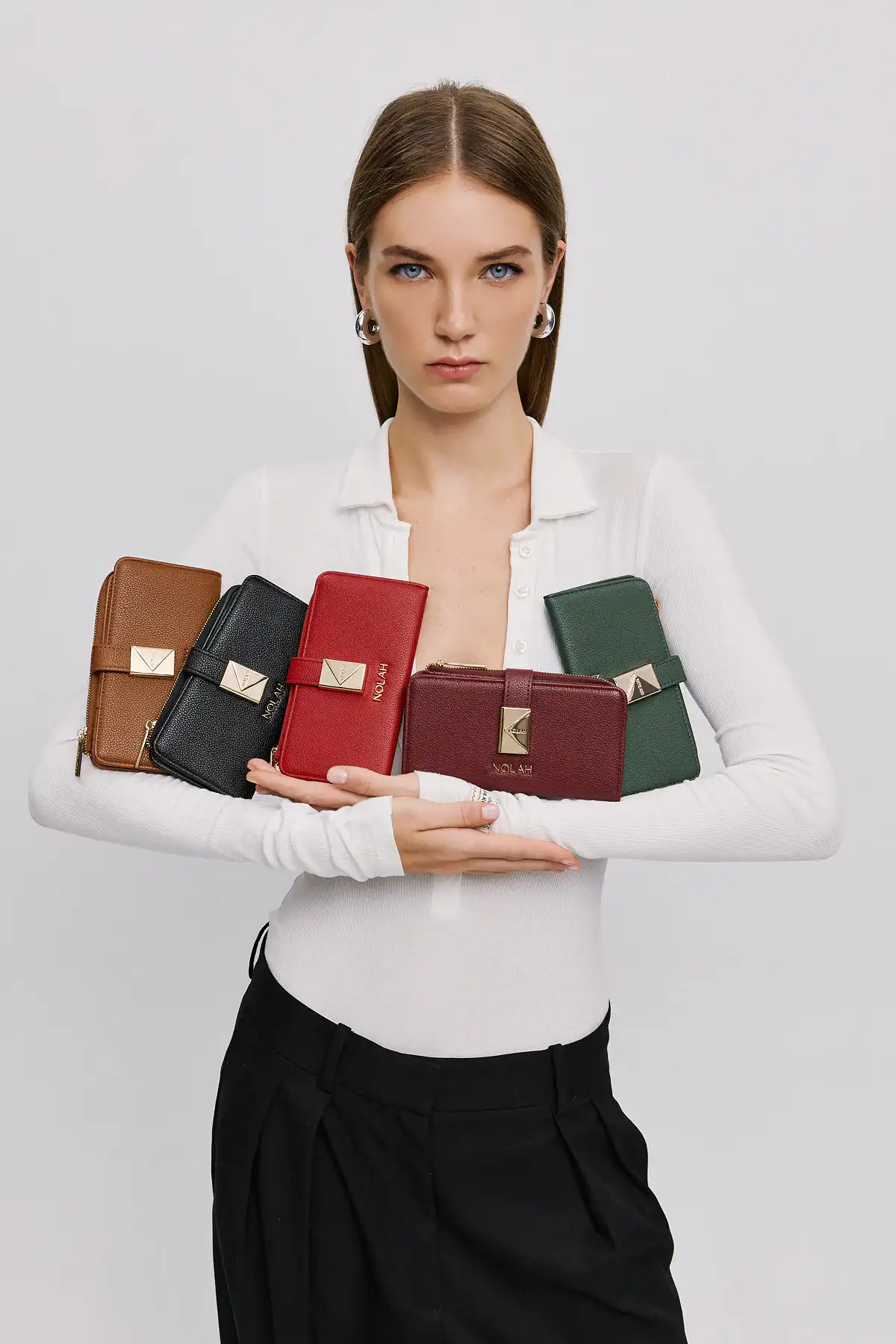 Savvina Burgundy Light Gold