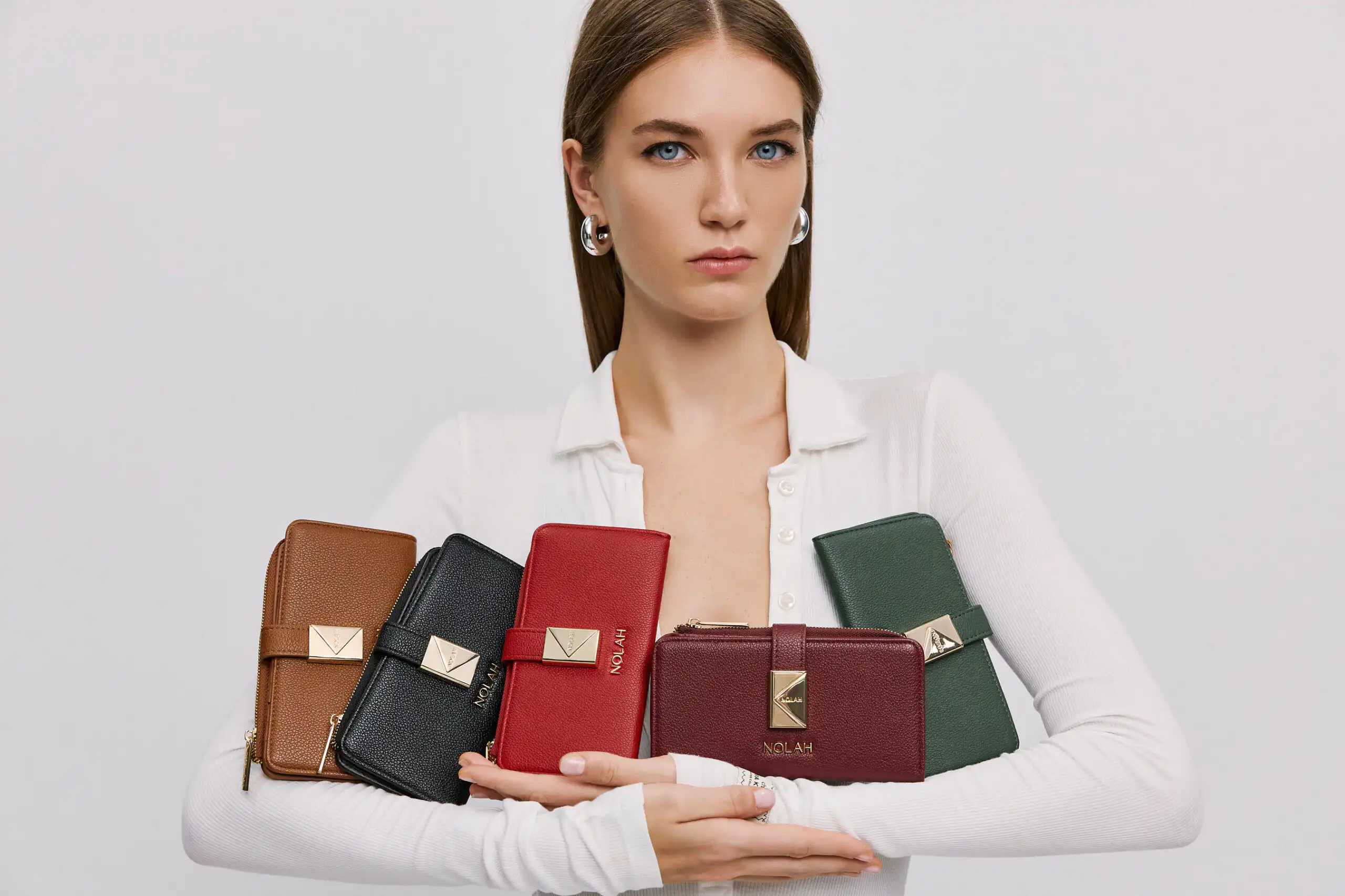 Savvina Burgundy Light Gold