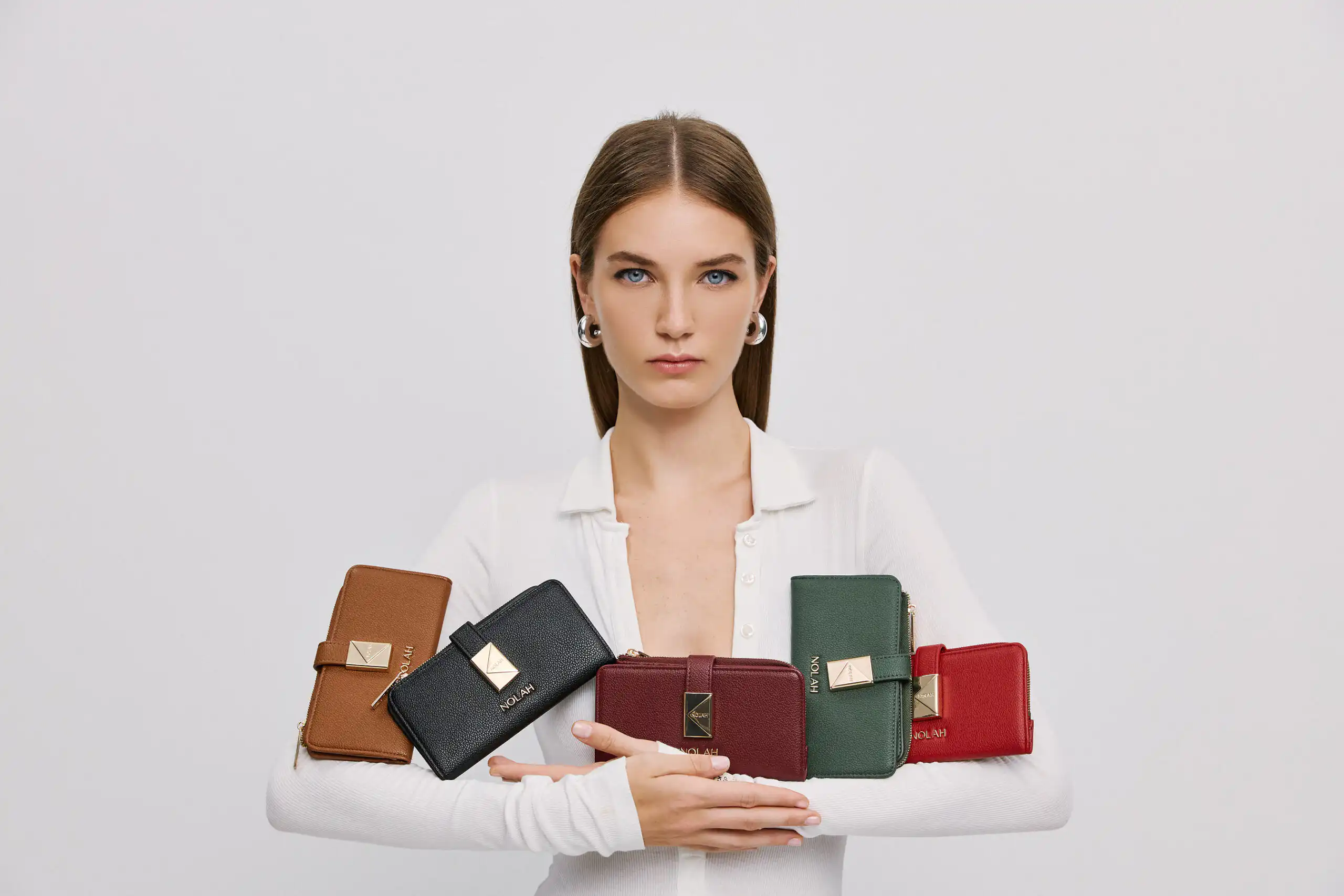 Savvina Burgundy Light Gold