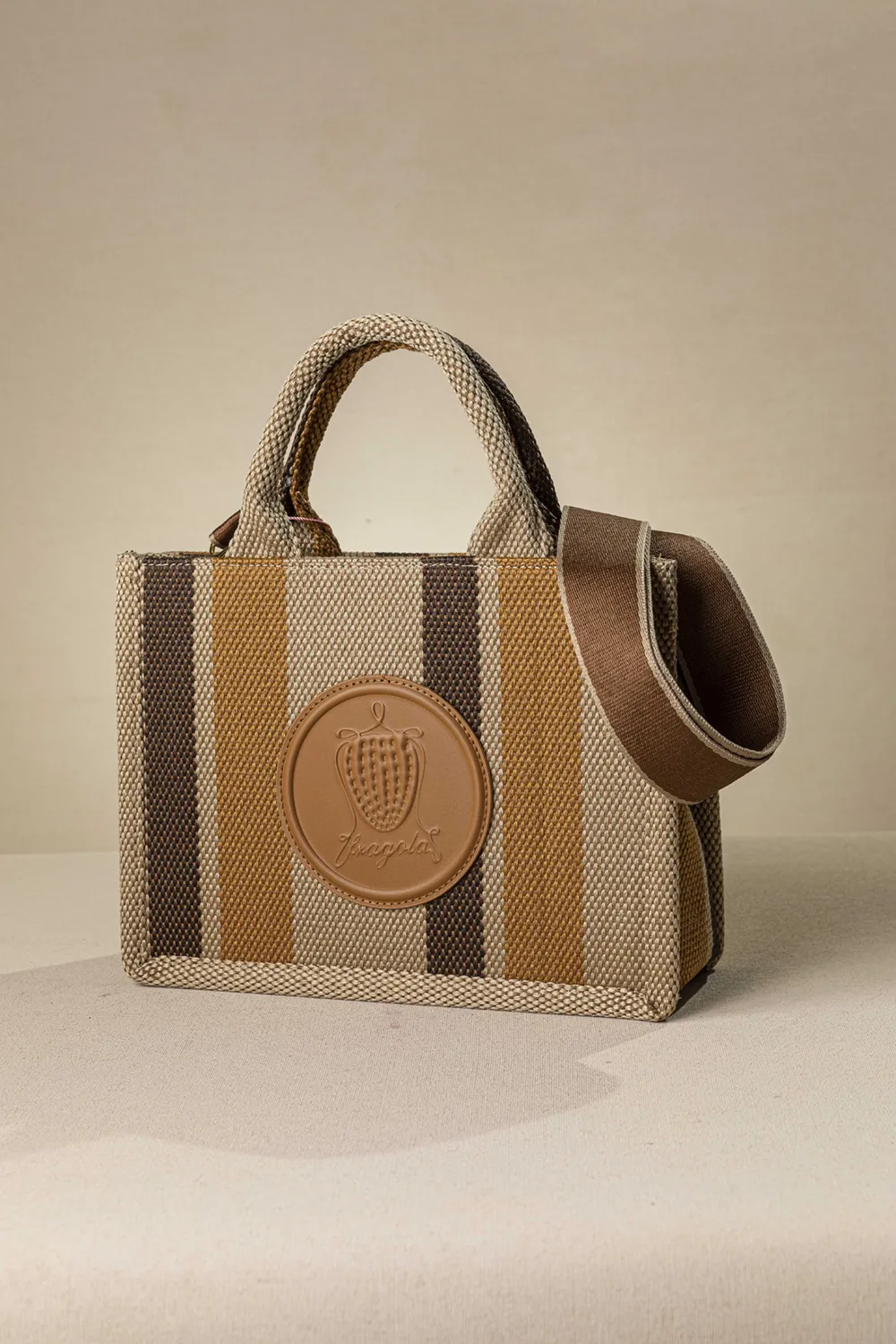 Τετράγωνη τσάντα καραβόπανο με ιμάντα