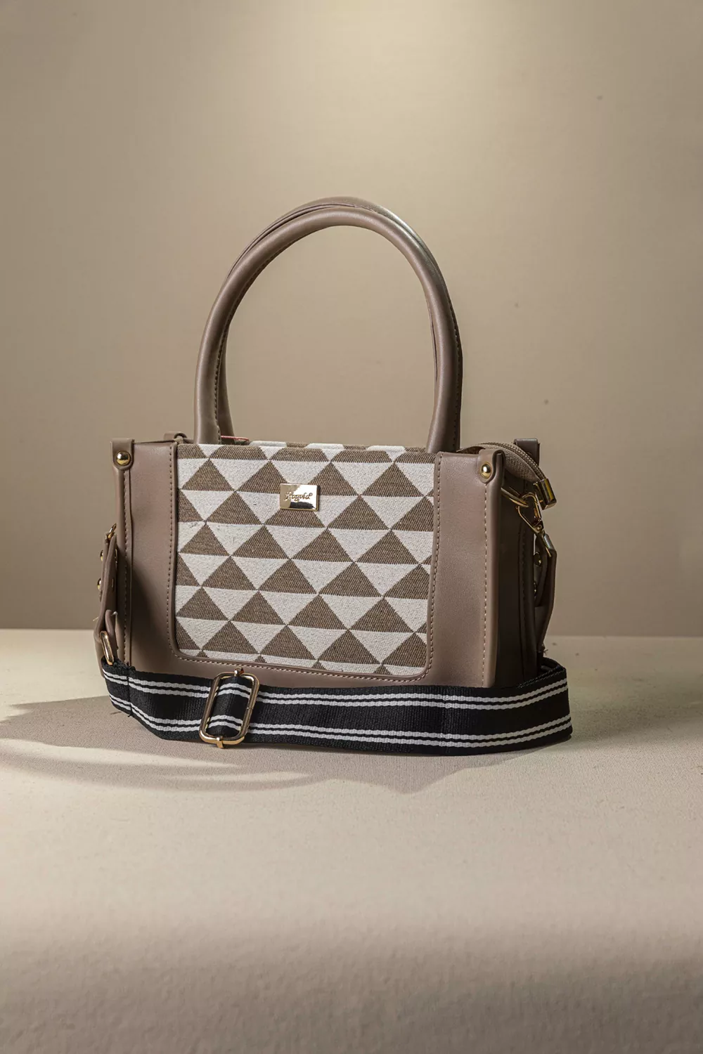 Τετράγωνη υφασμάτινη τσάντα