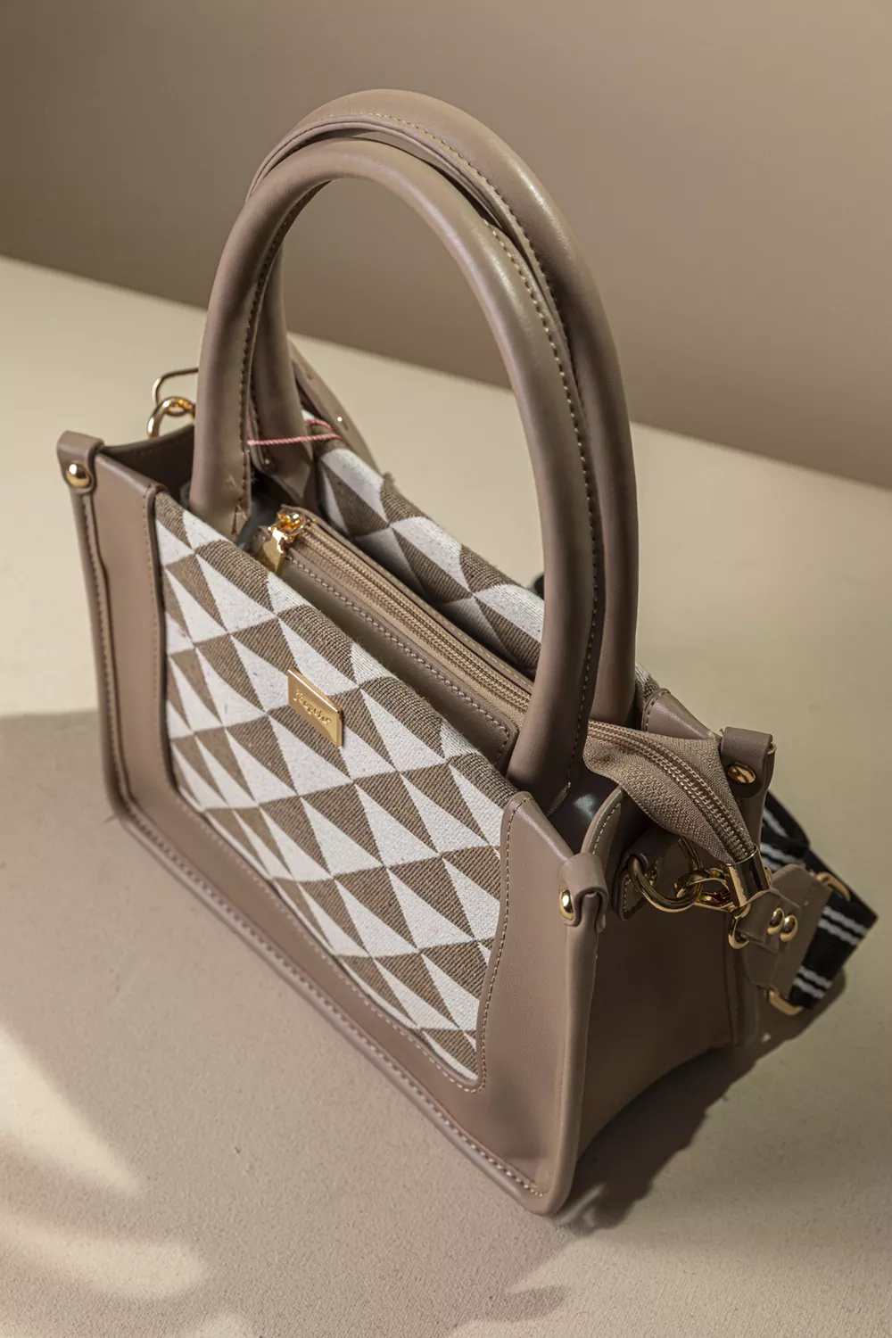 Τετράγωνη υφασμάτινη τσάντα