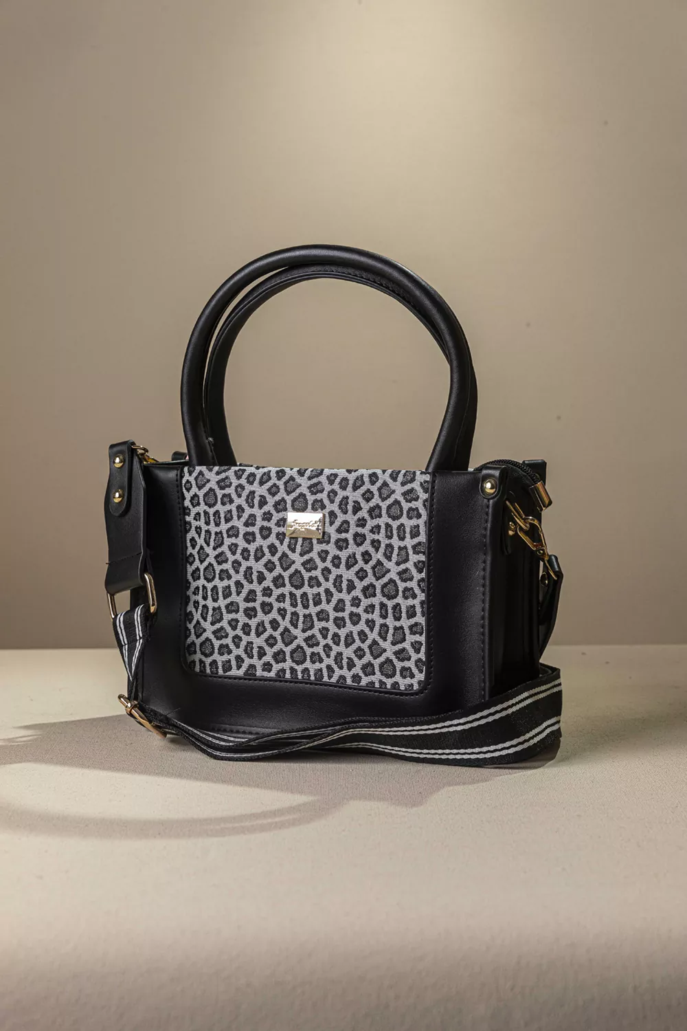 Τετράγωνη υφασμάτινη τσάντα