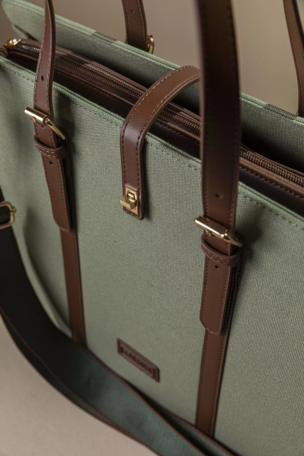 Επαγγελματική τριθέσια τσάντα