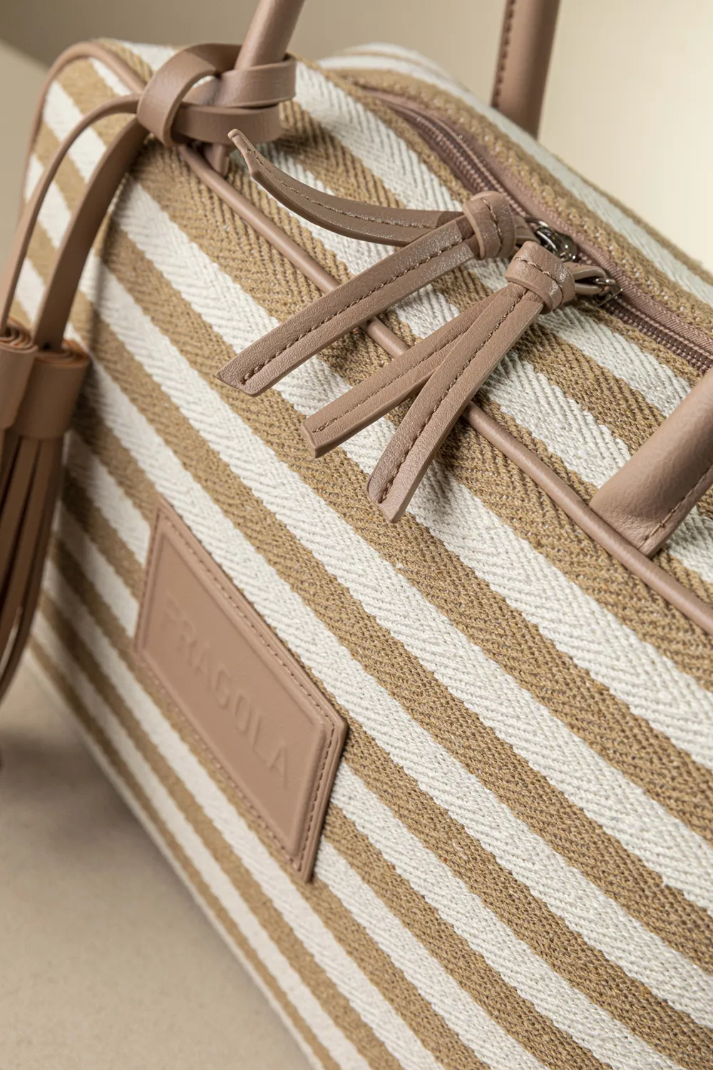 Μακρόστενη τσάντα ώμου και χιαστί από καραβόπανο