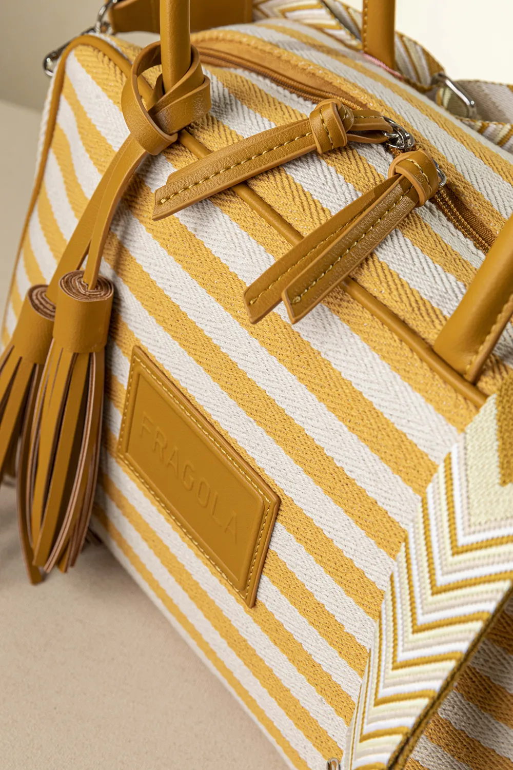 Μακρόστενη τσάντα ώμου και χιαστί από καραβόπανο