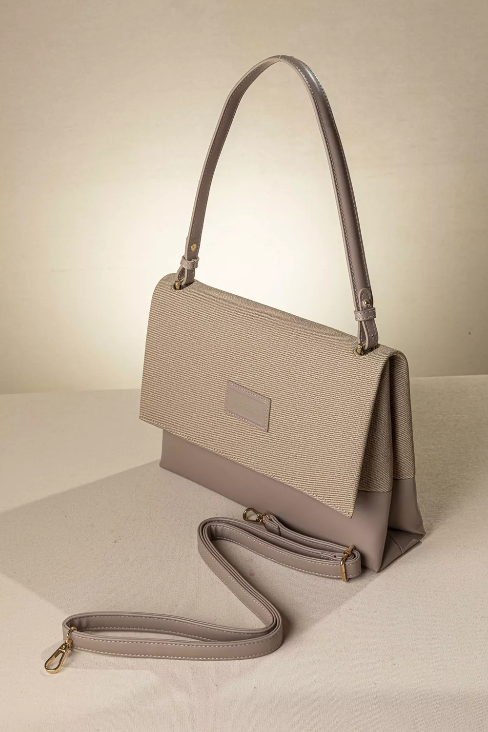 Τσάντα ώμου με χιαστί και ιμάντα