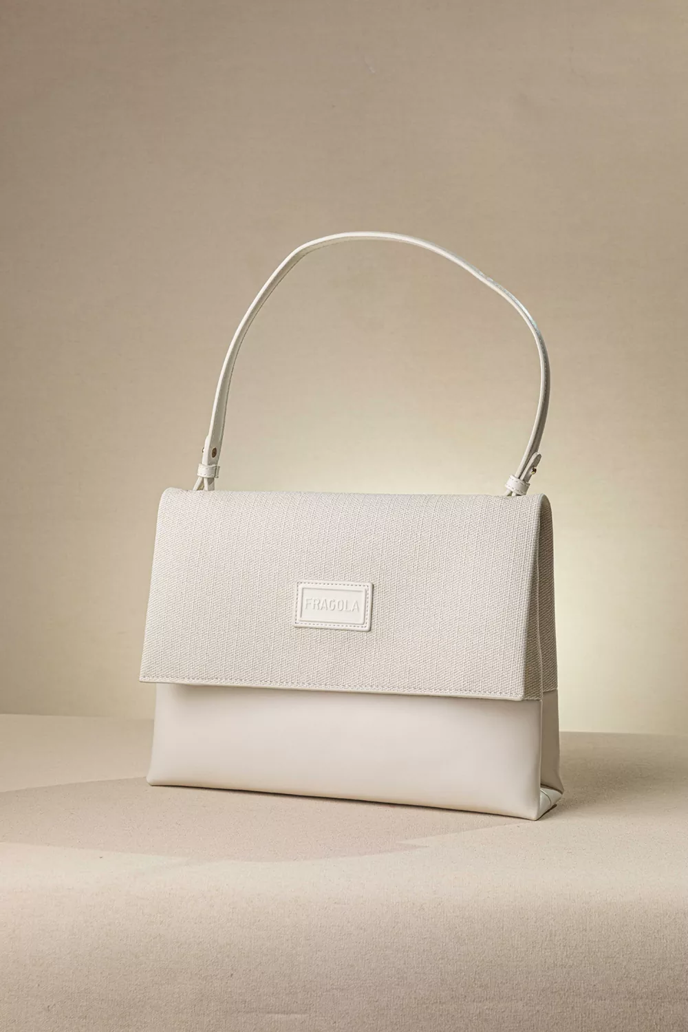 Τσάντα ώμου με χιαστί και ιμάντα