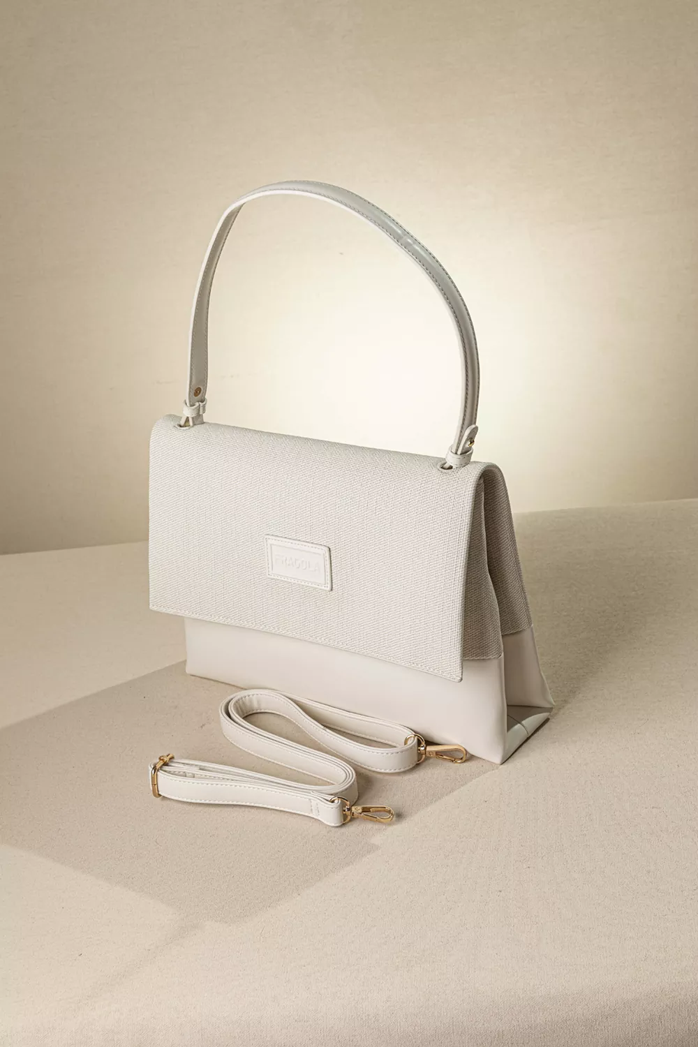 Τσάντα ώμου με χιαστί και ιμάντα