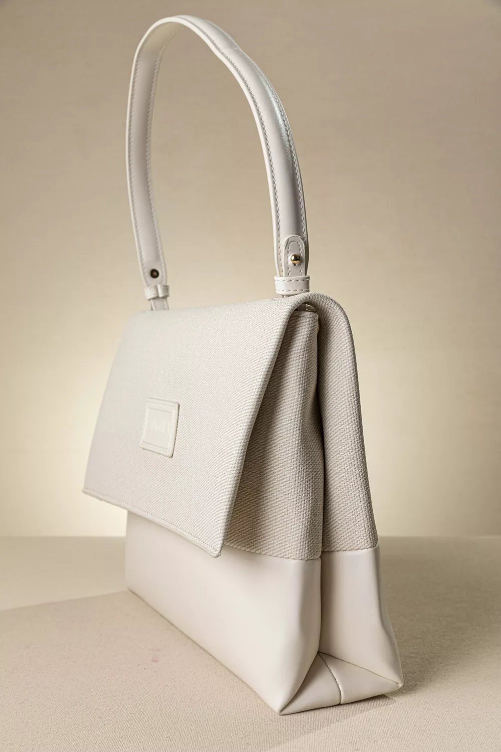 Τσάντα ώμου με χιαστί και ιμάντα