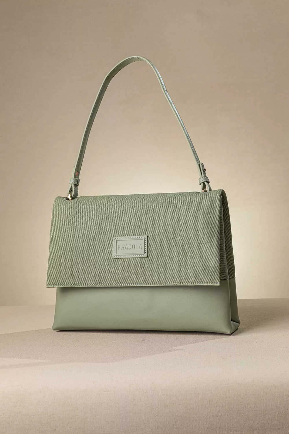 Τσάντα ώμου με χιαστί και ιμάντα