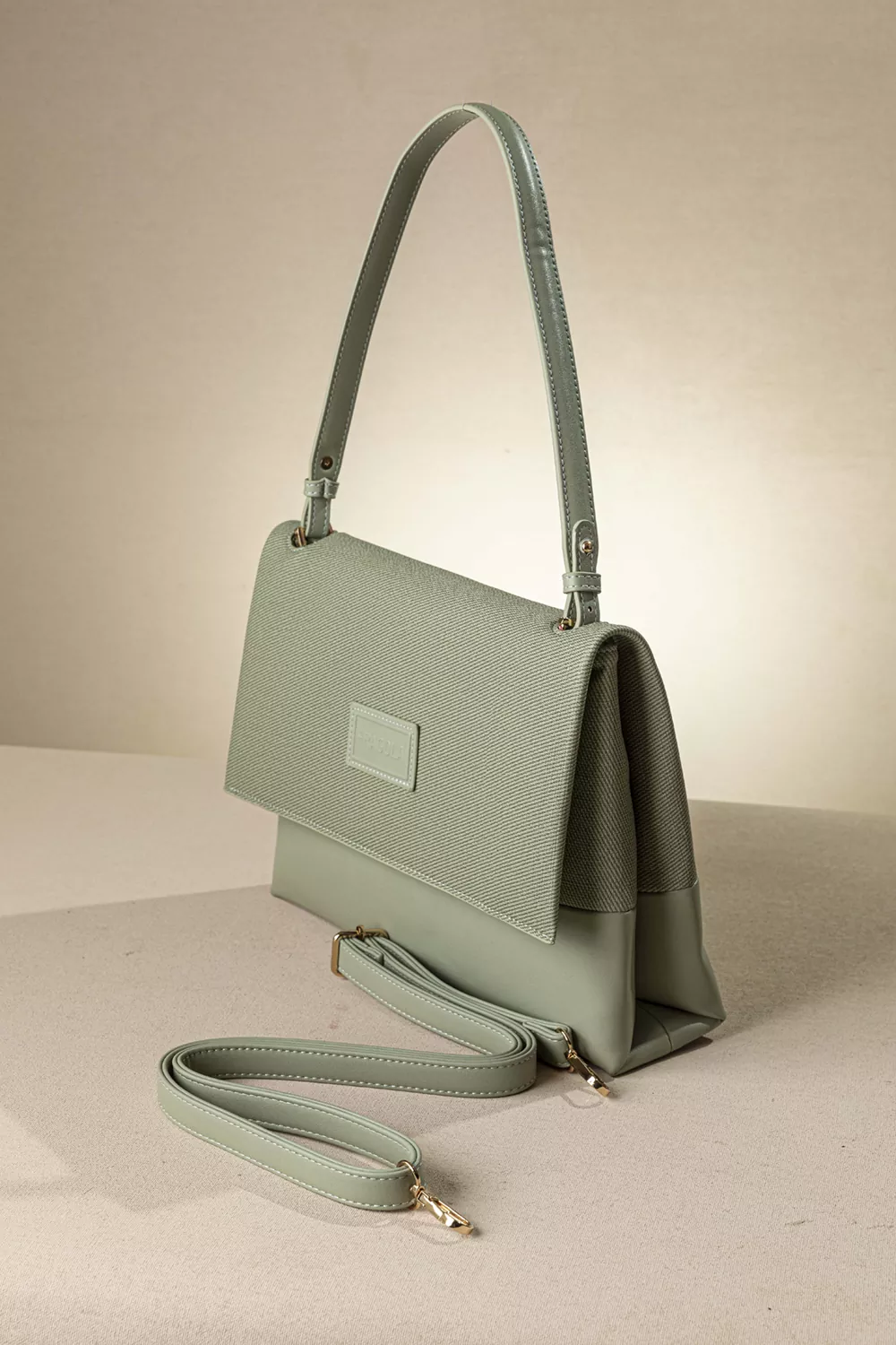 Τσάντα ώμου με χιαστί και ιμάντα