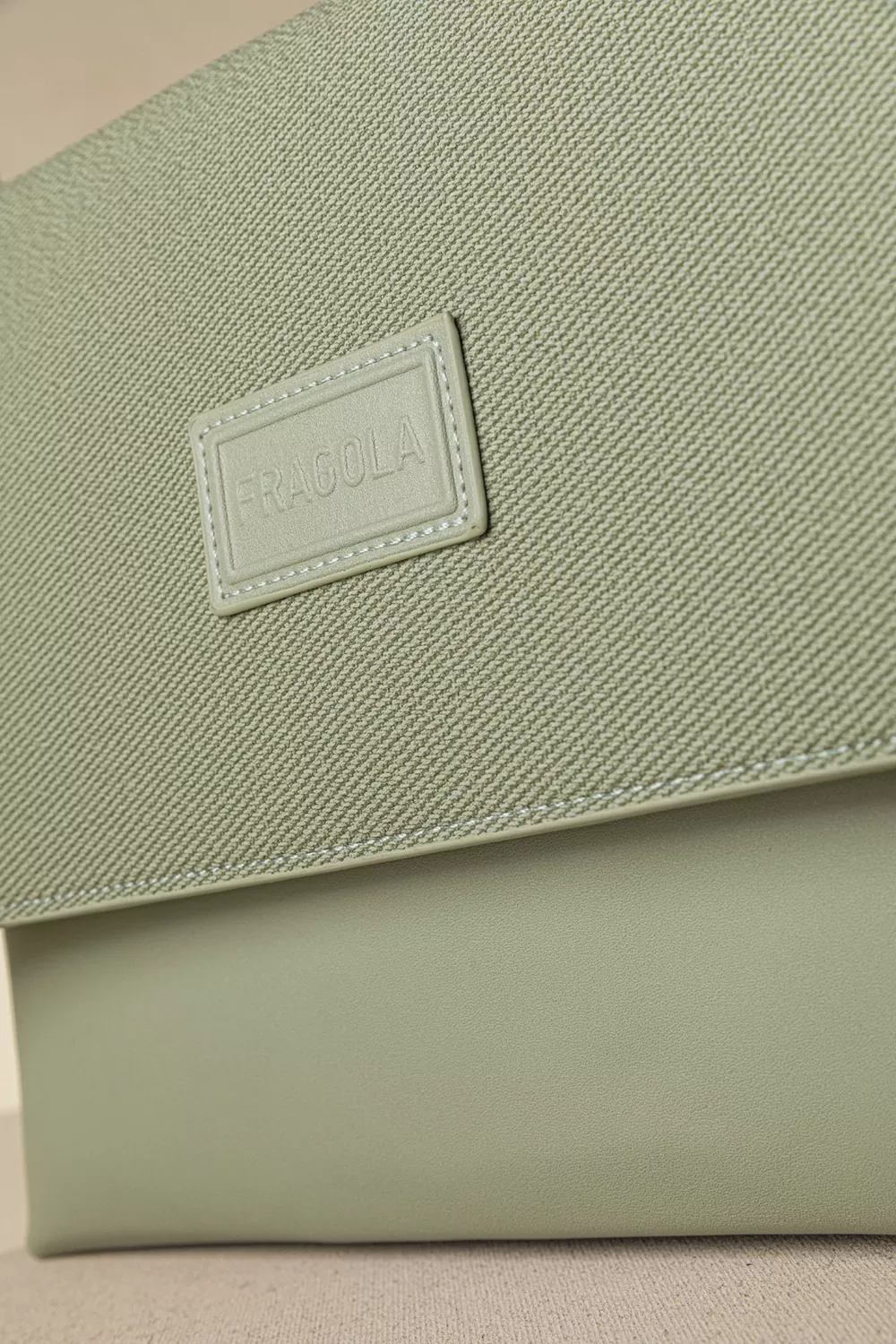 Τσάντα ώμου με χιαστί και ιμάντα