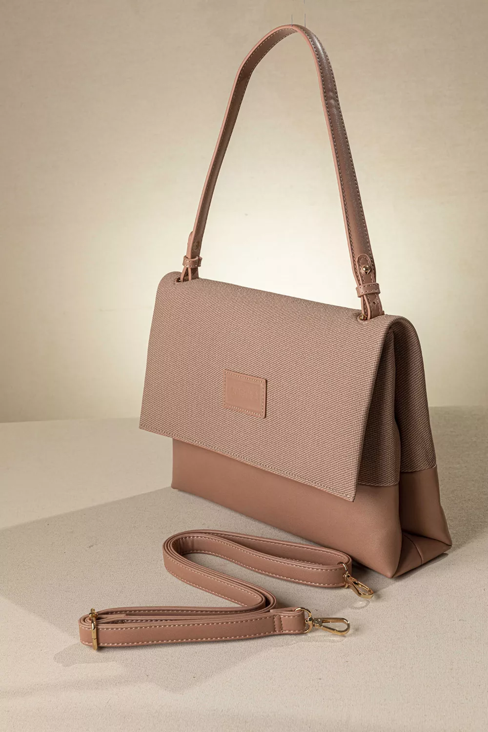 Τσάντα ώμου με χιαστί και ιμάντα