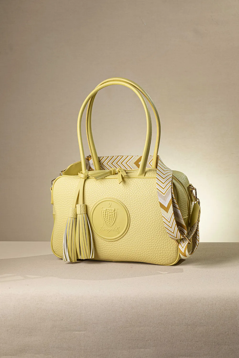 Μακρόστενη τσάντα ώμου και χιαστί με casual logo