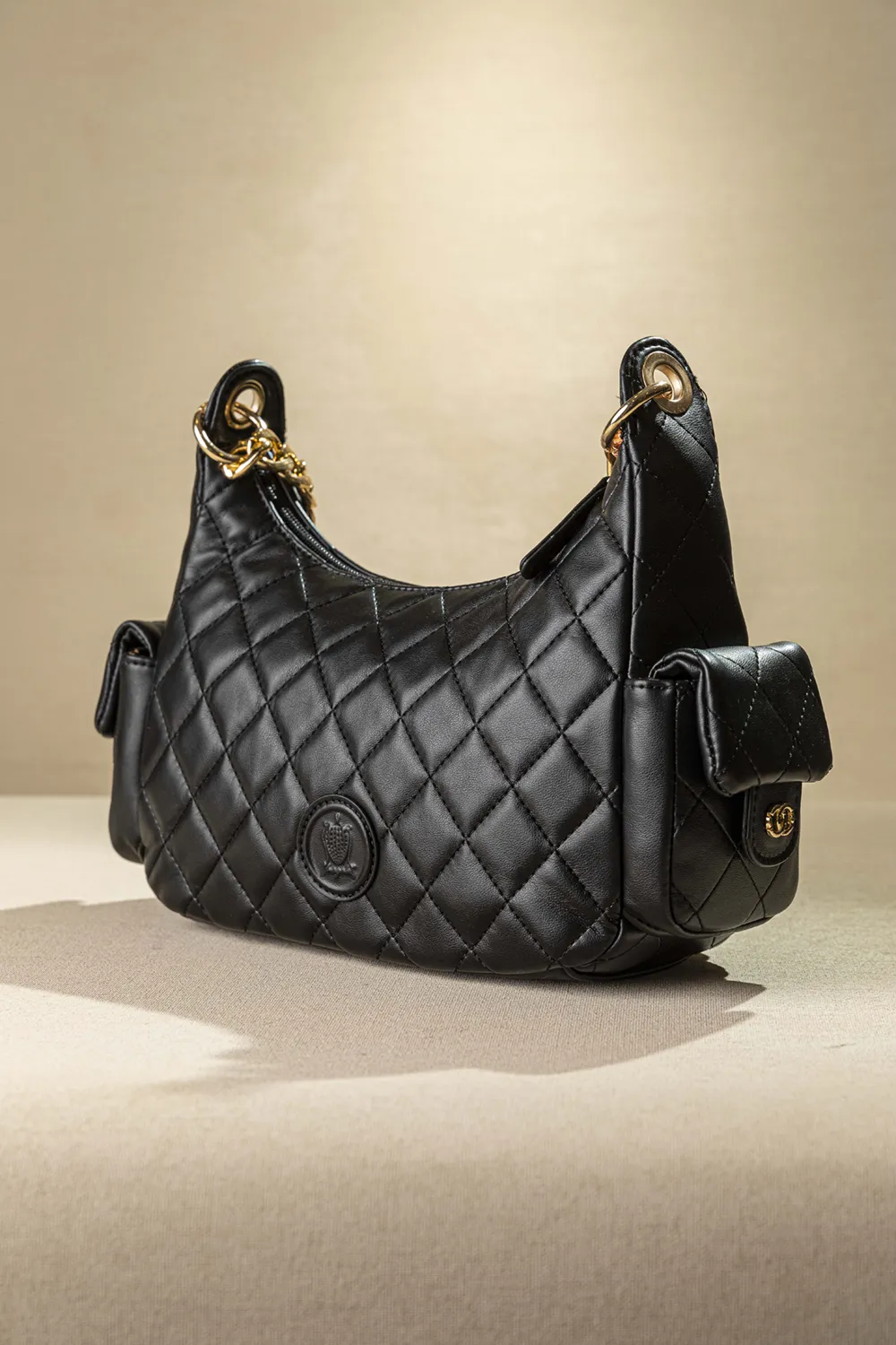 Τσαντάκι ώμου με εξωτερικά τσεπάκια