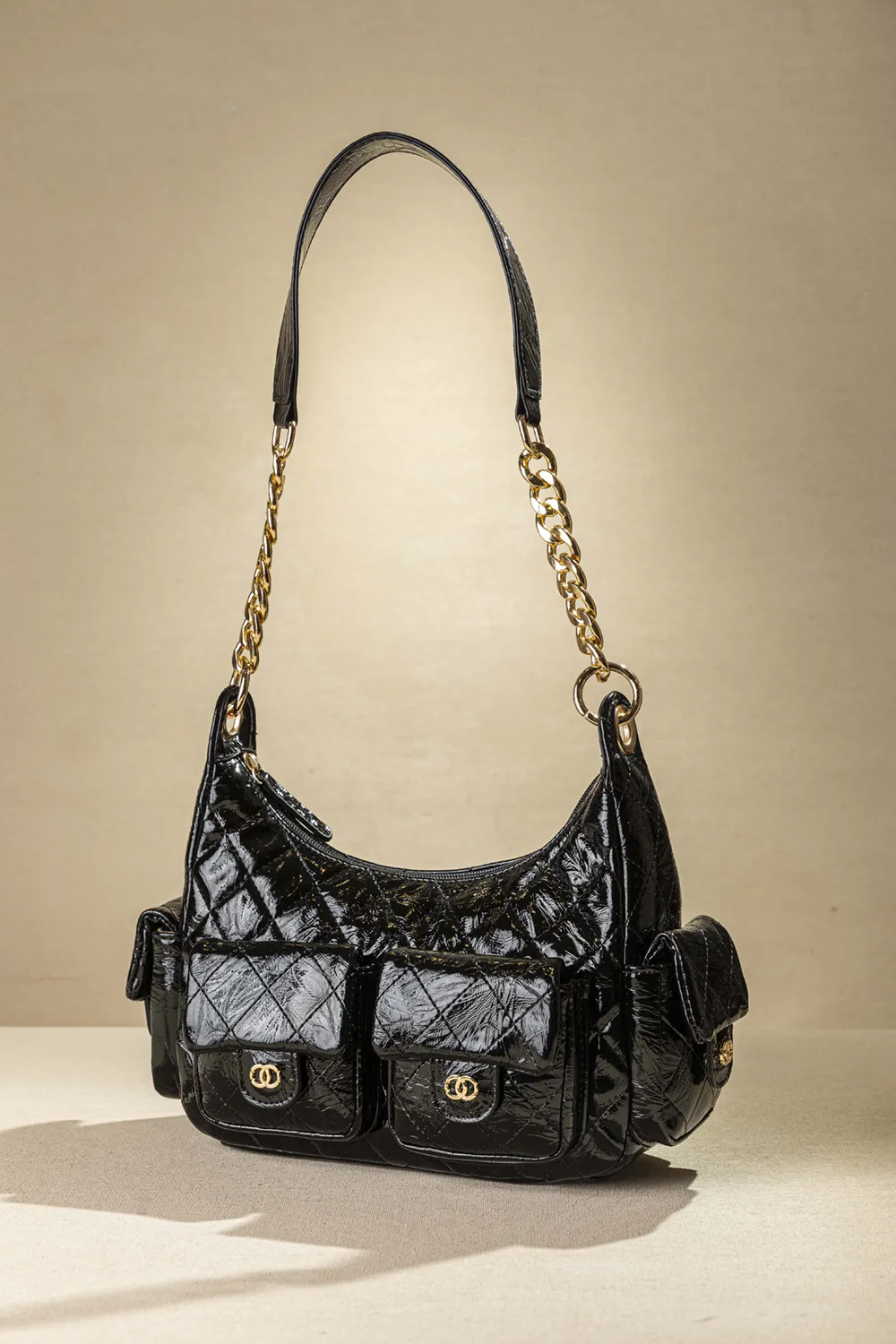 Τσαντάκι ώμου με εξωτερικά τσεπάκια