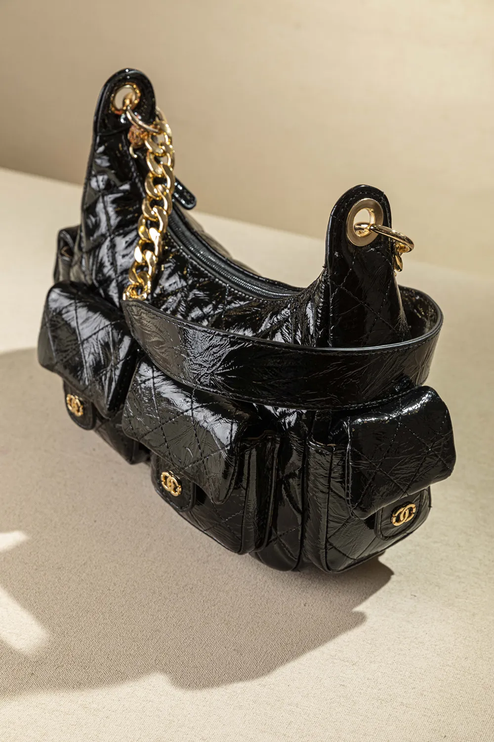 Τσαντάκι ώμου με εξωτερικά τσεπάκια