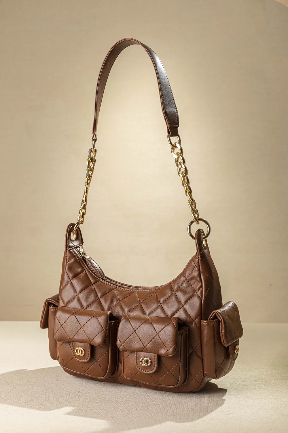 Τσαντάκι ώμου με εξωτερικά τσεπάκια